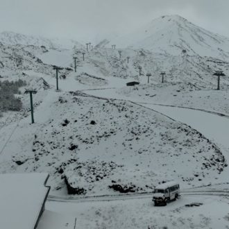 Copertina di Montagna, fermiamo l’insostenibile circo dello sci
