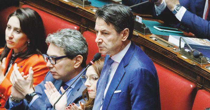 Conte: “Così ingrassate la lobby delle bombe”