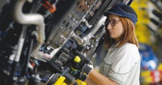 Copertina di Istat, occupazione record a ottobre: 60,5%. Ma sul lavoro l’Italia resta tra i peggiori in Ue