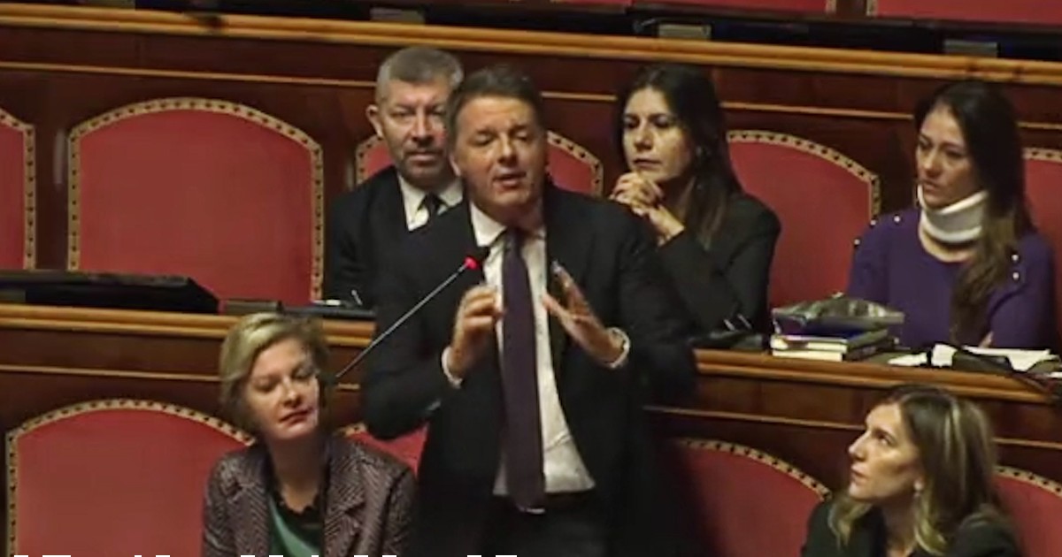 Ischia, Renzi in Aula attacca il M5s: “Io sciacallo? Non arrampicatevi sugli specchi, condono fu discusso con governo Conte. Chiedete scusa”
