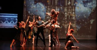 Copertina di Balletto di Milano, quasi 600 candidati da tutto il mondo per soli 8 posti. Ecco come funziona un’audizione di ballo