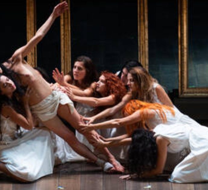 Prima del Teatro dell’Opera di Roma: con i “Dialogues des Carmèlites”, un’assoluta Emma Dante mette in scena il più atroce femminicidio della storia