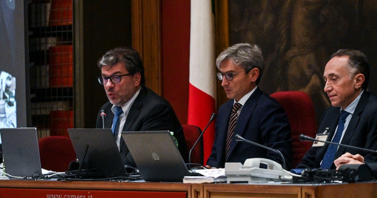 Giorgetti: ‘Nessuna sanatoria o condono, le misure si autocompensano’. Ma a smentirlo è la Manovra che porta la sua firma