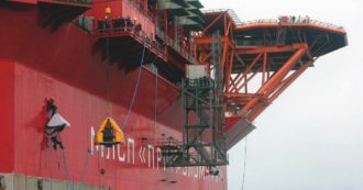 Copertina di Petrolio, al via lo stop contro Mosca. Domani all’Opec la risposta di Putin