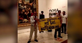Copertina di Bologna, blitz del movimento “Ultima generazione” alla pinacoteca per le vittime di Ischia – Video