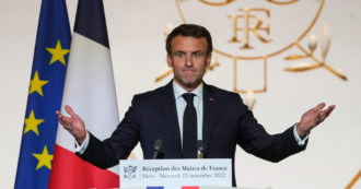 Copertina di Il presidente francese Macron ammette: “Inverno a rischio blackout. Ma non fatevi prendere dal panico”