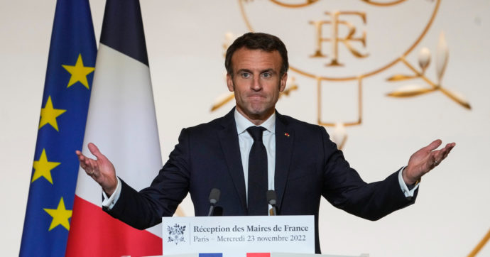 Il presidente francese Macron ammette: “Inverno a rischio blackout. Ma non fatevi prendere dal panico”