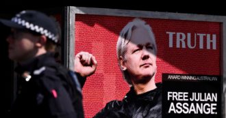 Copertina di The Belmarsh Tribunal: president Biden, drop the charges against Julian Assange