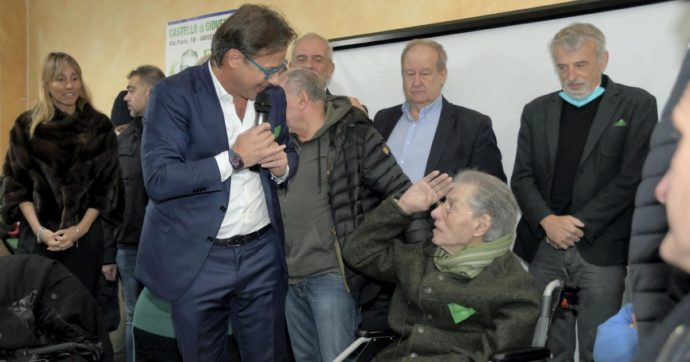 Bossi silura Salvini: “La Lega è senza identità, così si muore”