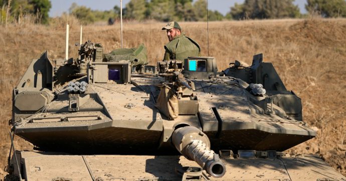 Nuovi raid di Israele su Gaza dopo un lancio di missili dalla Striscia: “Colpito un sito di produzione di armi di Hamas”