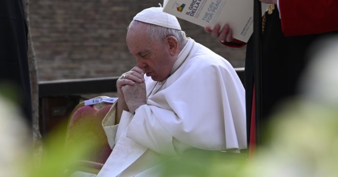 Il libro-enciclica con tutti gli appelli alla pace del Papa: “Con la guerra tutti sconfitti”. E Francesco ringrazia anche ilfattoquotidiano.it
