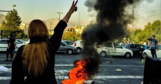 Copertina di La scrittrice Eltahawy: “Iran, una rivoluzione femminista esempio per il mondo”