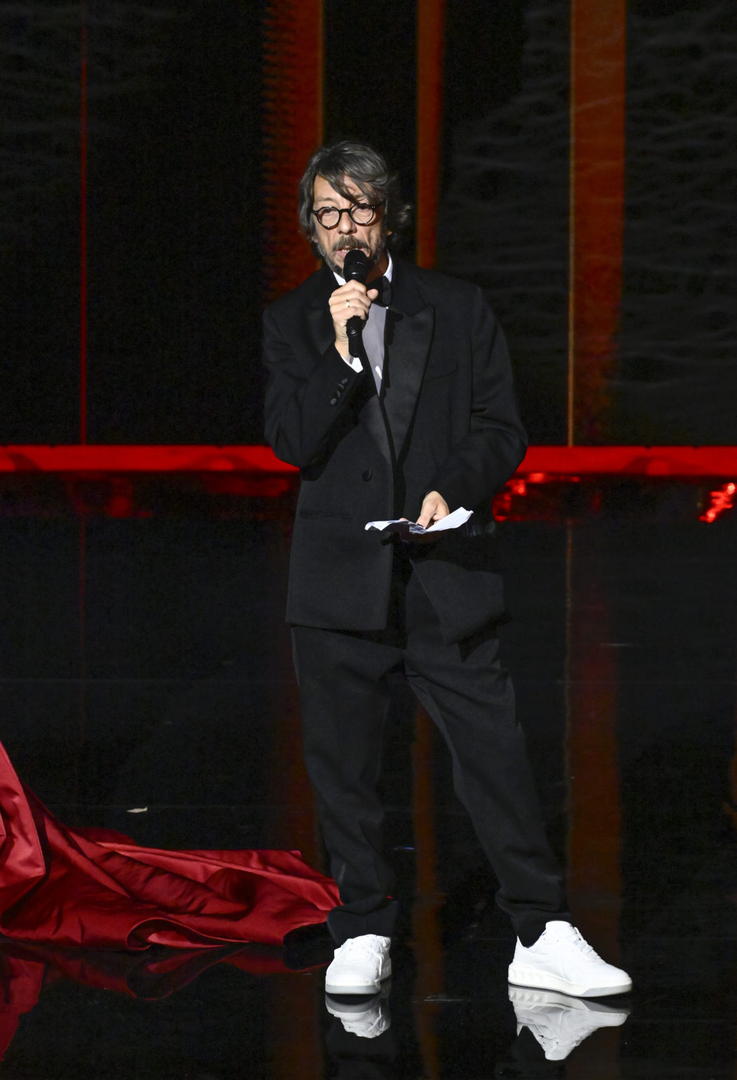 LONDON, ENGLAND – DECEMBER 05: Pierpaolo Piccioli receives the designer of the year award for Valentino on stage during The Fashion Awards 2022 at the Royal Albert Hall on December 05, 2022 in London, England. (Photo by Gareth Cattermole/BFC/Getty Images for BFC)