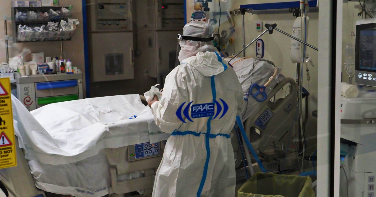 Botte e aggressioni alle donne che lavorano negli ospedali, le denunce: “Mi hanno presa per i capelli”. “Minacciano di aspettarci all’uscita”