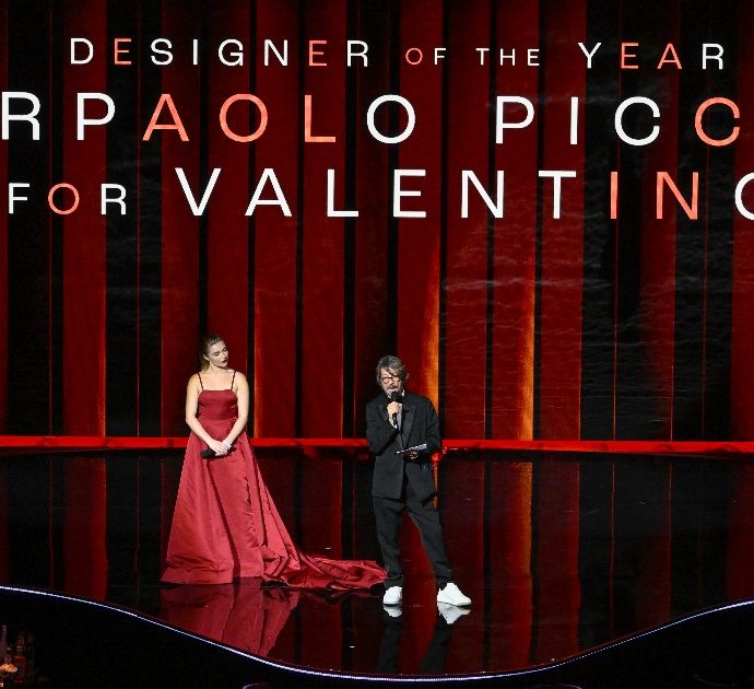 Pierpaolo Piccioli è lo stilista dell’anno: il direttore creativo di Valentino premiato dal British Fashion Council con “l’Oscar della Moda”