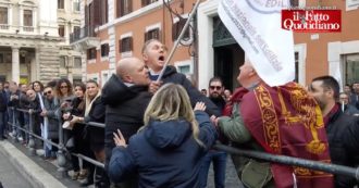 Copertina di A Roma la manifestazione per il Superbonus, cori contro Meloni e urla di protesta davanti a Palazzo Chigi: “Ci stanno facendo fallire”