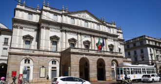Copertina di Vernice contro l’ingresso del Teatro alla Scala, bloccati cinque attivisti di Ultima generazione