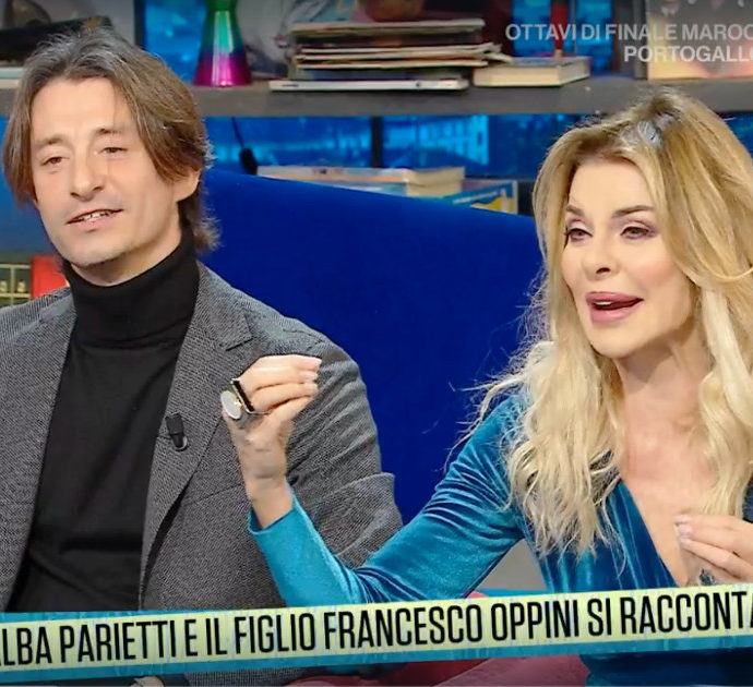 Alba Parietti: “Quando mio figlio è nato sembrava una banana, era di una bruttezza rara”. Francesco Oppini reagisce in diretta così