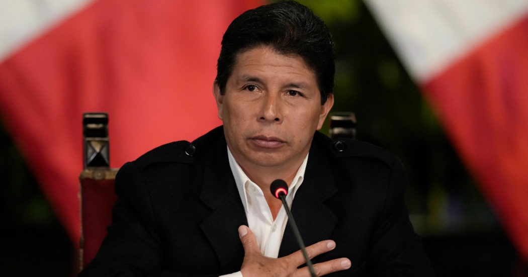 Perù, arrestato il presidente Pedro Castillo: aveva tentato di sciogliere il Parlamento