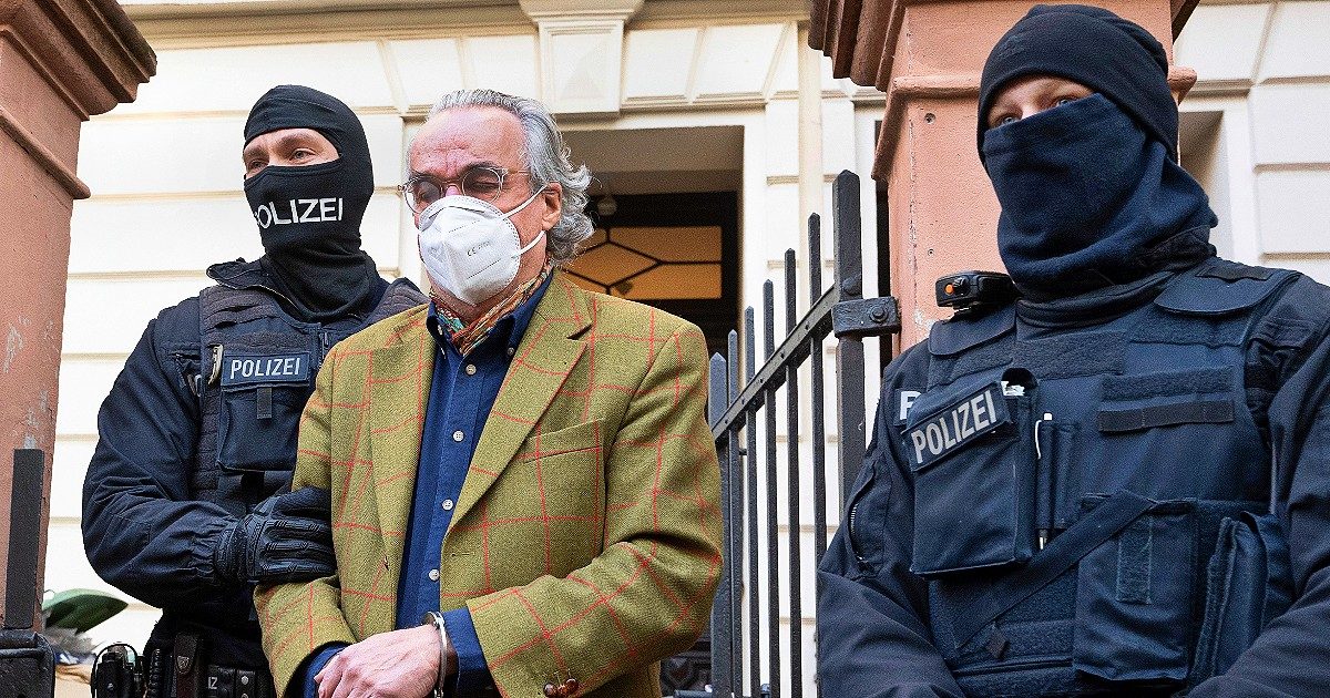 Un principe 71enne, l’ex deputata AfD ed ex membri delle forze speciali: chi sono i Reichsbürger che erano pronti al golpe in Germania
