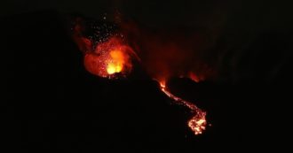 Copertina di Stromboli, prosegue l’eruzione. Le immagini notturne riprese con il drone sono spettacolari (video)