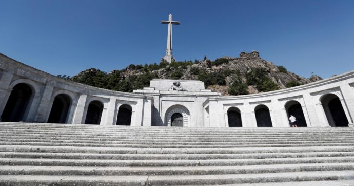 L’altro scandalo dell’ex mausoleo franchista: abusi su minori nel monastero