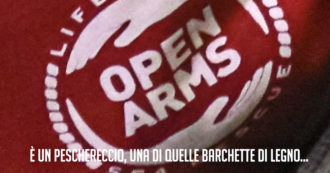 Copertina di Open Arms, la ong diffonde l’audio di un’operazione di salvataggio: “Sempre agito nel rispetto delle leggi, Salvini unico imputato”