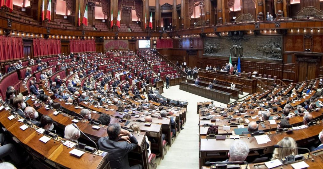 Emendamenti alla manovra, la destra prova ad allargare i condoni. L’opposizione chiede più soldi contro i cinghiali