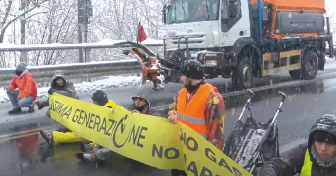 Copertina di “Ultima generazione”, blocco al Monte Bianco