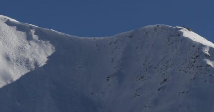 Trentino, una valanga travolge due scialpinisti in val di Fassa: uno dei due è gravissimo