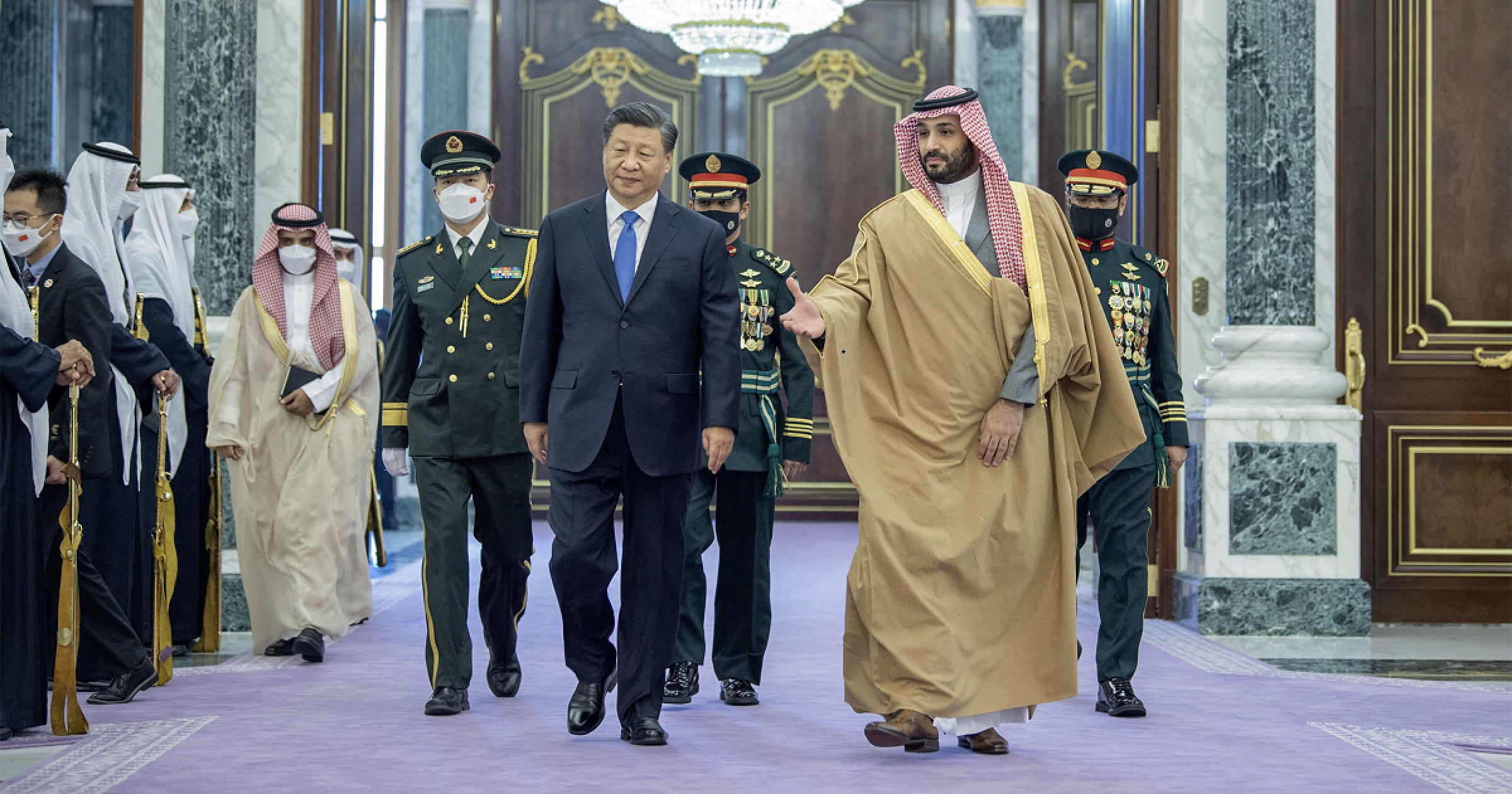 China is the “strategic partner” of the Gulf countries.  Xi Jinping signs 34 agreements with the Saudis.  Oil, infrastructure and information technology in the key anti-US