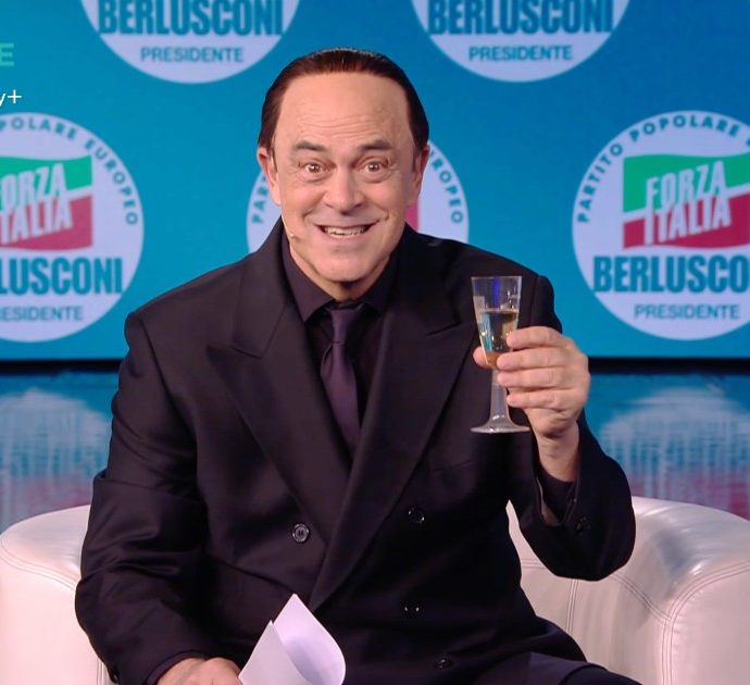 Crozza-Berlusconi: “Altro che condono, basterà una raccomandata per costruire casa sull’Etna con terrazzo termo autonomo!”