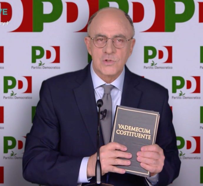 Crozza-Letta con il suo burocratese fatto di comitati e vademecum per far cadere il governo: “Stiamo scomparendo senza la bacchetta magica”