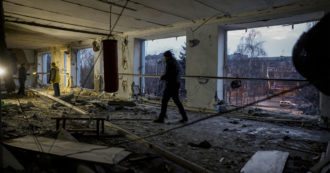 Ucraina, Kuleba: “Non è ancora il momento per la mediazione”. Il Nobel russo per la pace: “Da Putin guerra folle e criminale” – la diretta