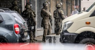 Copertina di Dresda, prende due ostaggi  e viene ucciso