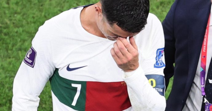 Mondiali, il Marocco elimina il Portogallo: Cristiano Ronaldo scoppia a piangere, è la fine di un’era