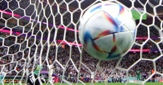 Copertina di Gli operai specializzati nel pallone dei Mondiali