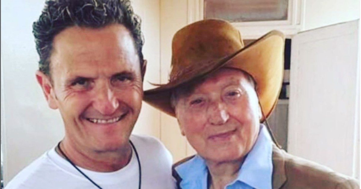 Lutto per Enzo Salvi, è morto il padre Tony: “Te ne sei andato all’improvviso, senza di te non so se ce la farò”