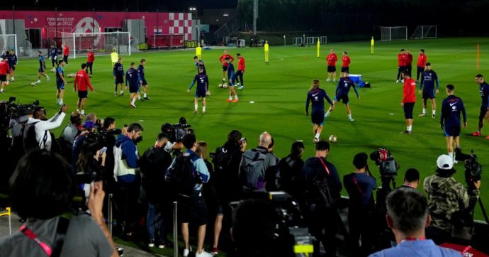 Calcio, in Qatar i giornalisti morti dall’inizio del Mondiale sono tre