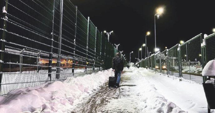 Calenda vola fino a Leopoli per poter twittare di aver ragione