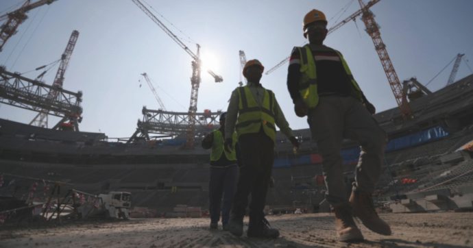 Stadi, Doha da inferno a paradiso degli operai: “6mila morti? Falsità”