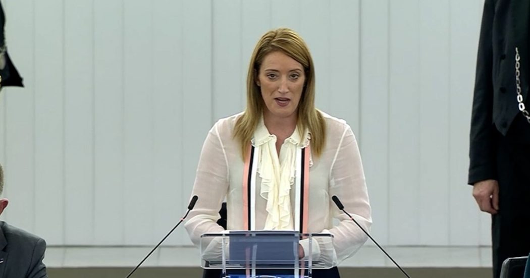 Qatargate, il discorso di Metsola: “Sono stati i giorni più lunghi della mia carriera, sono infuriata. La democrazia europea è sotto attacco”