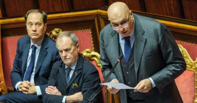 Ucraina, Crosetto in Senato: “Gli aiuti militari finiranno con la pace”. Approvate le risoluzioni di centrodestra, Pd e Azione-Italia viva