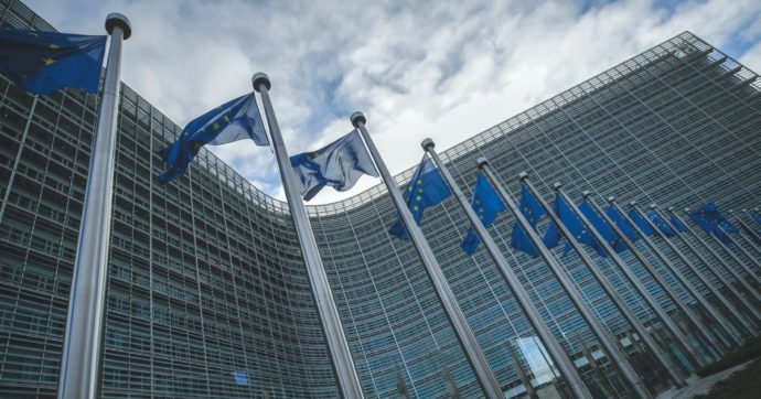 Minimum tax: c’è accordo Ue Compromesso su fondi e Orbán