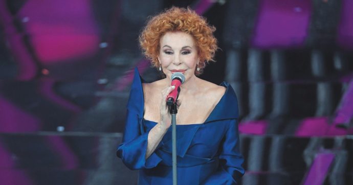 Copertina di Ornella Vanoni e i concerti in teatro. “Un casino tornare in tour” “Un nuovo disco? Ci penso”