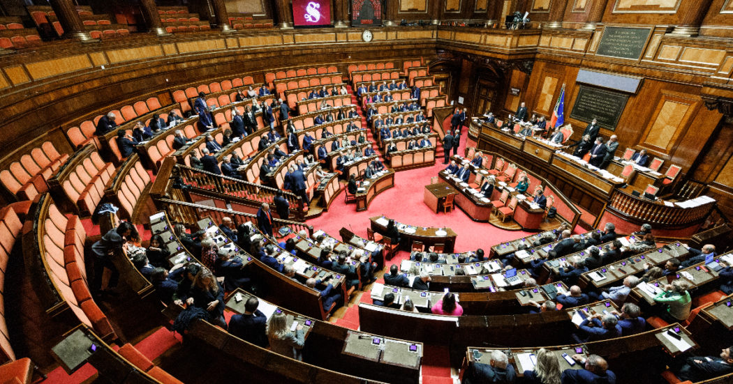 In Europa corrotti in manette, in Italia fuori dal carcere: nel pieno dello scandalo Qatargate il Senato vota per ridare i benefici ai colletti bianchi
