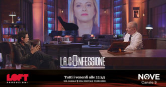 Copertina di Gassmann a La Confessione (Nove) di Peter Gomez: “Meloni? Le riconosco coerenza, mentre Salvini parla troppo e combina poco”