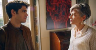 Copertina di Perfetta illusione, il ritorno sgargiante e insinuante di Pappi Corsicato