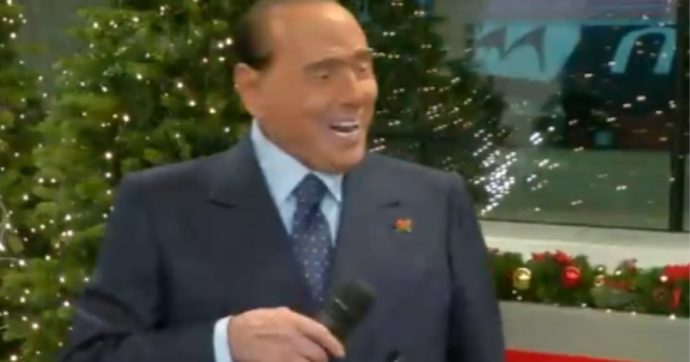 Silvio Berlusconi alla cena di Natale del Monza: “Vi porto un pullman di tr**e se battete Juve o Milan” – VIDEO