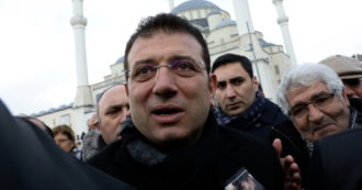 Copertina di Turchia, condannato per oltraggio il sindaco di Istanbul Imamoglu: se la sentenza sarà confermata non potrà correre contro Erdoğan